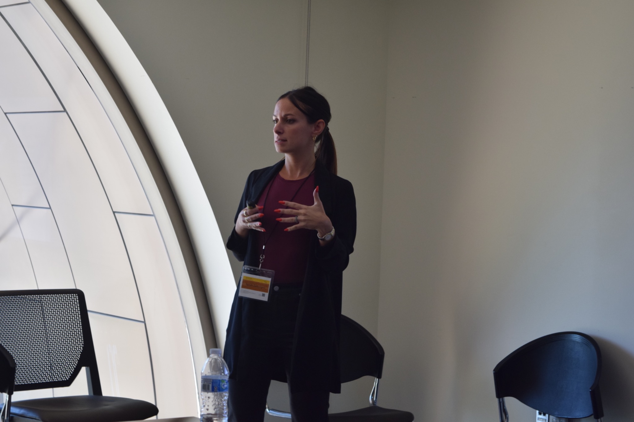 Sarah Zaccagni presenting her research at an academic conference